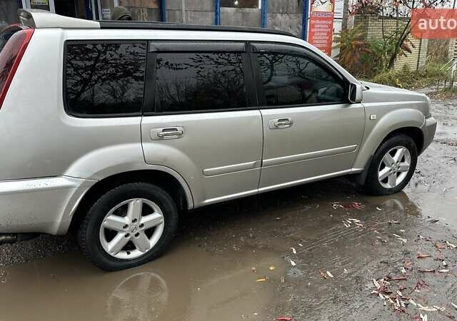 Серый Ниссан ИксТрейл, объемом двигателя 2.2 л и пробегом 391 тыс. км за 5000 $, фото 3 на Automoto.ua