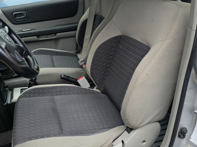 Серый Ниссан ИксТрейл, объемом двигателя 2.2 л и пробегом 260 тыс. км за 4199 $, фото 13 на Automoto.ua