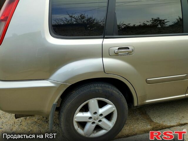 Серый Ниссан ИксТрейл, объемом двигателя 2.2 л и пробегом 240 тыс. км за 6700 $, фото 3 на Automoto.ua