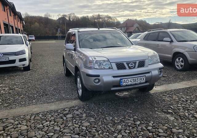Серый Ниссан ИксТрейл, объемом двигателя 2.18 л и пробегом 337 тыс. км за 5950 $, фото 3 на Automoto.ua