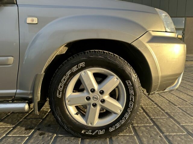 Серый Ниссан ИксТрейл, объемом двигателя 2 л и пробегом 160 тыс. км за 7000 $, фото 4 на Automoto.ua