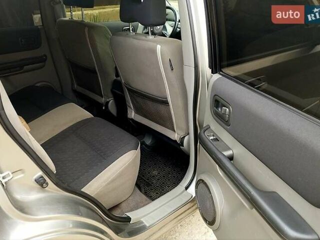 Серый Ниссан ИксТрейл, объемом двигателя 2.2 л и пробегом 240 тыс. км за 6700 $, фото 7 на Automoto.ua