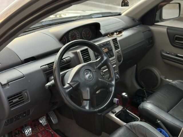 Серый Ниссан ИксТрейл, объемом двигателя 2 л и пробегом 160 тыс. км за 7000 $, фото 10 на Automoto.ua