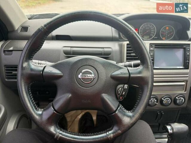 Серый Ниссан ИксТрейл, объемом двигателя 2.5 л и пробегом 265 тыс. км за 6000 $, фото 26 на Automoto.ua