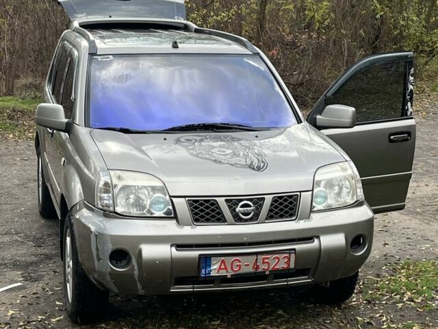 Серый Ниссан ИксТрейл, объемом двигателя 2.2 л и пробегом 298 тыс. км за 3300 $, фото 1 на Automoto.ua