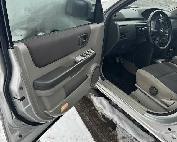 Сірий Ніссан ІксТрейл, об'ємом двигуна 2.18 л та пробігом 247 тис. км за 6800 $, фото 13 на Automoto.ua