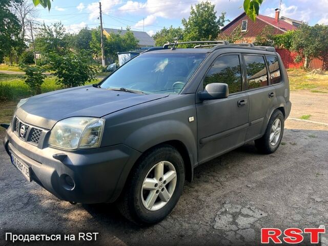 Сірий Ніссан ІксТрейл, об'ємом двигуна 2.4 л та пробігом 400 тис. км за 5000 $, фото 3 на Automoto.ua