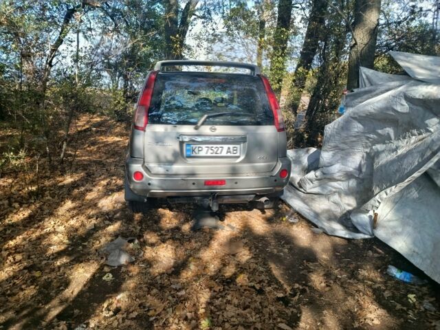 Серый Ниссан ИксТрейл, объемом двигателя 2.2 л и пробегом 230 тыс. км за 3000 $, фото 2 на Automoto.ua