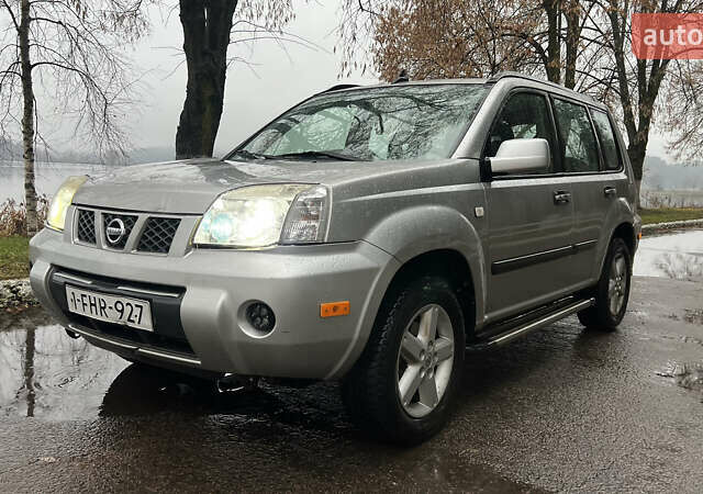 Серый Ниссан ИксТрейл, объемом двигателя 2.2 л и пробегом 323 тыс. км за 4000 $, фото 5 на Automoto.ua