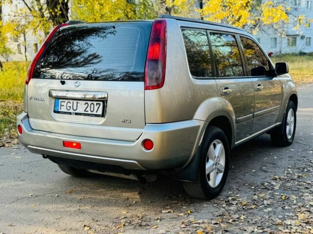 Серый Ниссан ИксТрейл, объемом двигателя 2.2 л и пробегом 270 тыс. км за 3750 $, фото 2 на Automoto.ua