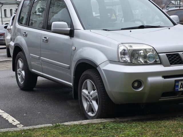 Серый Ниссан ИксТрейл, объемом двигателя 2.2 л и пробегом 260 тыс. км за 4199 $, фото 1 на Automoto.ua