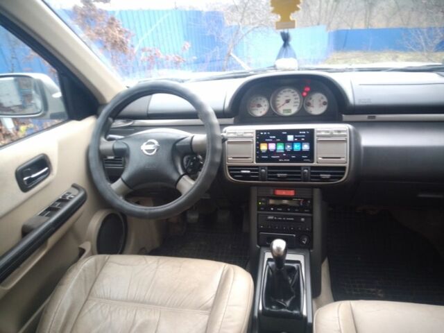 Серый Ниссан ИксТрейл, объемом двигателя 2 л и пробегом 242 тыс. км за 3300 $, фото 5 на Automoto.ua