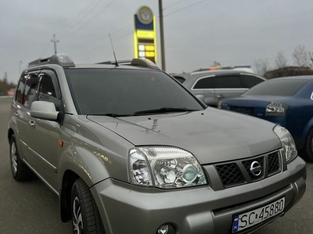 Серый Ниссан ИксТрейл, объемом двигателя 2.2 л и пробегом 415 тыс. км за 2500 $, фото 1 на Automoto.ua