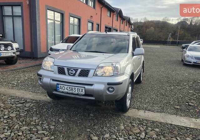 Серый Ниссан ИксТрейл, объемом двигателя 2.18 л и пробегом 337 тыс. км за 5950 $, фото 2 на Automoto.ua