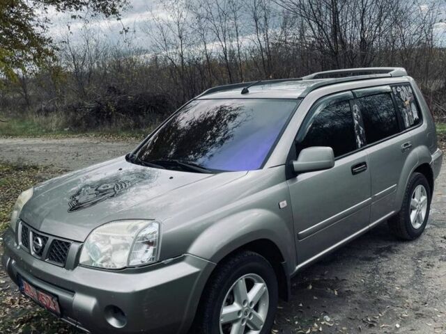 Серый Ниссан ИксТрейл, объемом двигателя 2.2 л и пробегом 298 тыс. км за 3300 $, фото 3 на Automoto.ua