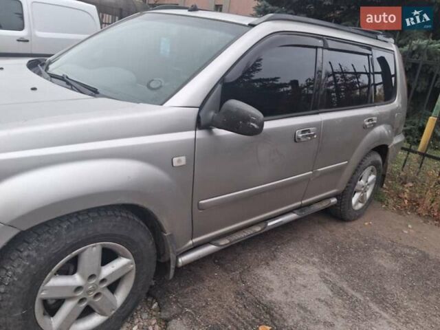 Серый Ниссан ИксТрейл, объемом двигателя 2.18 л и пробегом 273 тыс. км за 5800 $, фото 3 на Automoto.ua