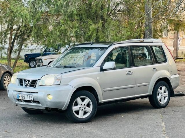 Серый Ниссан ИксТрейл, объемом двигателя 2.2 л и пробегом 100 тыс. км за 3450 $, фото 3 на Automoto.ua