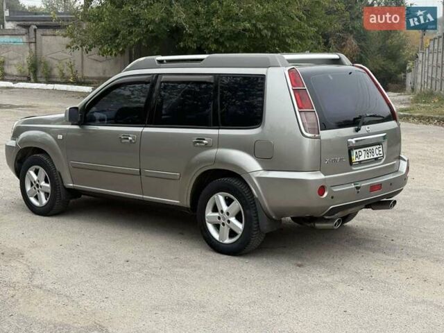 Серый Ниссан ИксТрейл, объемом двигателя 2.5 л и пробегом 265 тыс. км за 6000 $, фото 5 на Automoto.ua