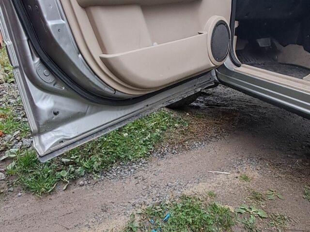 Серый Ниссан ИксТрейл, объемом двигателя 2 л и пробегом 290 тыс. км за 4950 $, фото 9 на Automoto.ua