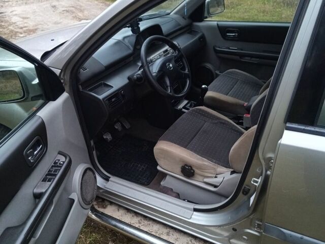 Серый Ниссан ИксТрейл, объемом двигателя 0 л и пробегом 245 тыс. км за 2900 $, фото 7 на Automoto.ua