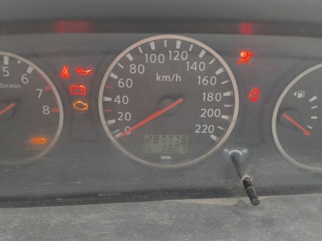 Серый Ниссан ИксТрейл, объемом двигателя 2 л и пробегом 297 тыс. км за 4500 $, фото 3 на Automoto.ua