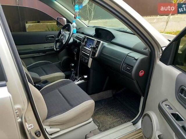 Серый Ниссан ИксТрейл, объемом двигателя 2.2 л и пробегом 240 тыс. км за 6700 $, фото 8 на Automoto.ua