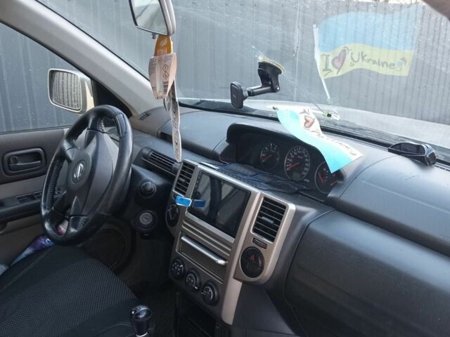 Серый Ниссан ИксТрейл, объемом двигателя 2.2 л и пробегом 340 тыс. км за 6000 $, фото 1 на Automoto.ua