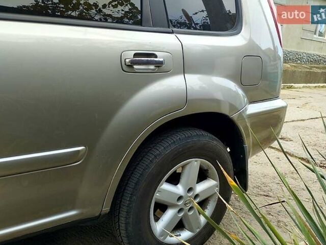 Серый Ниссан ИксТрейл, объемом двигателя 2.2 л и пробегом 240 тыс. км за 6700 $, фото 5 на Automoto.ua