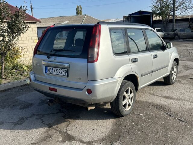 Сірий Ніссан ІксТрейл, об'ємом двигуна 2.2 л та пробігом 343 тис. км за 3900 $, фото 3 на Automoto.ua