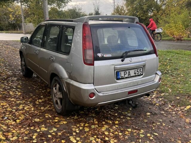 Серый Ниссан ИксТрейл, объемом двигателя 2.2 л и пробегом 270 тыс. км за 4200 $, фото 2 на Automoto.ua