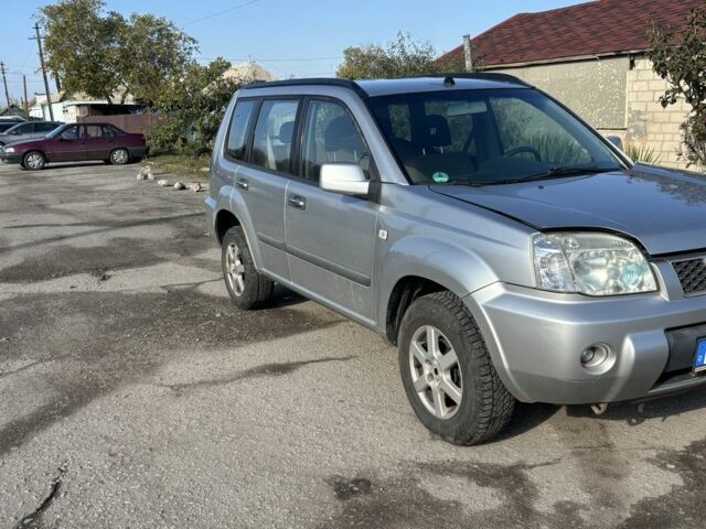 Сірий Ніссан ІксТрейл, об'ємом двигуна 2.2 л та пробігом 343 тис. км за 3900 $, фото 2 на Automoto.ua