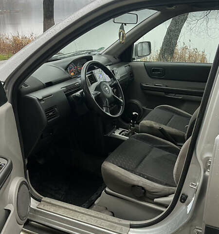 Серый Ниссан ИксТрейл, объемом двигателя 2.2 л и пробегом 323 тыс. км за 4000 $, фото 10 на Automoto.ua