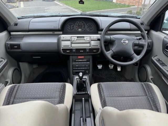 Сірий Ніссан ІксТрейл, об'ємом двигуна 2 л та пробігом 160 тис. км за 2600 $, фото 1 на Automoto.ua