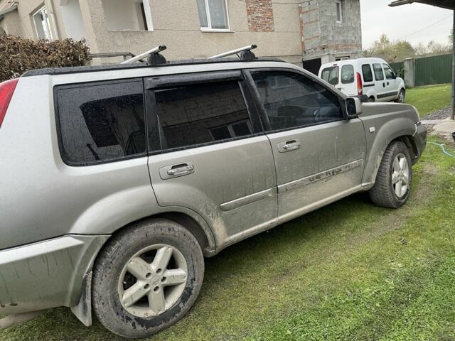 Серый Ниссан ИксТрейл, объемом двигателя 2.5 л и пробегом 299 тыс. км за 4600 $, фото 7 на Automoto.ua