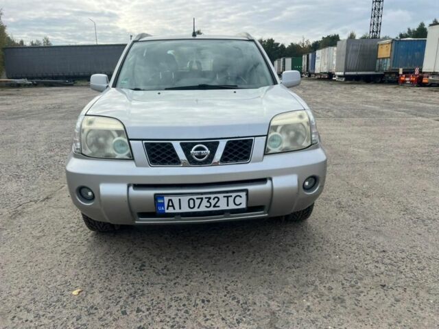 Сірий Ніссан ІксТрейл, об'ємом двигуна 2.2 л та пробігом 260 тис. км за 4096 $, фото 1 на Automoto.ua