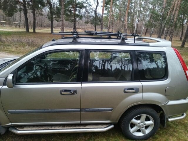 Серый Ниссан ИксТрейл, объемом двигателя 0 л и пробегом 245 тыс. км за 2900 $, фото 4 на Automoto.ua