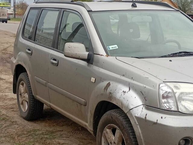 Серый Ниссан ИксТрейл, объемом двигателя 2.2 л и пробегом 111 тыс. км за 3200 $, фото 2 на Automoto.ua