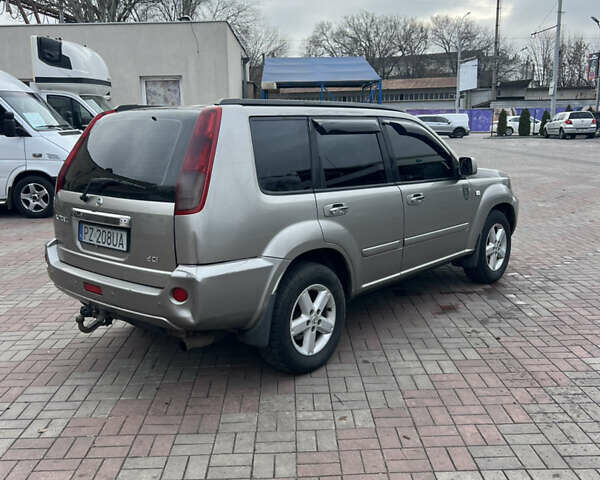 Сірий Ніссан ІксТрейл, об'ємом двигуна 2.2 л та пробігом 280 тис. км за 4100 $, фото 2 на Automoto.ua