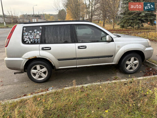 Серый Ниссан ИксТрейл, объемом двигателя 2.2 л и пробегом 195 тыс. км за 3000 $, фото 1 на Automoto.ua
