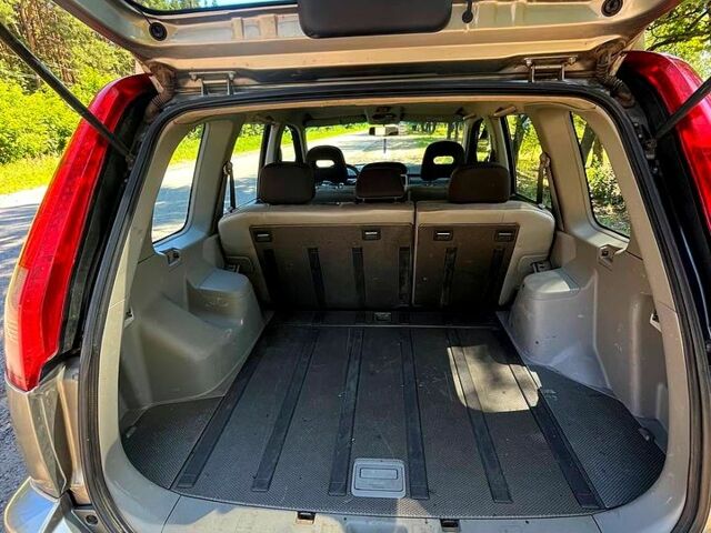 Серый Ниссан ИксТрейл, объемом двигателя 2.2 л и пробегом 170 тыс. км за 6200 $, фото 5 на Automoto.ua