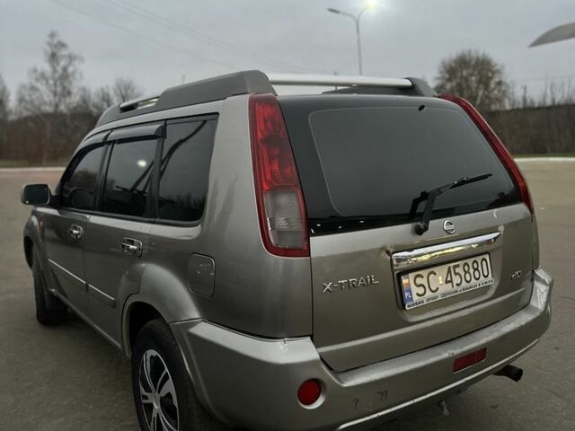Серый Ниссан ИксТрейл, объемом двигателя 2.2 л и пробегом 415 тыс. км за 2500 $, фото 3 на Automoto.ua