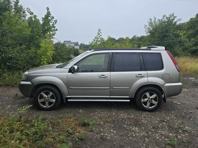 Сірий Ніссан ІксТрейл, об'ємом двигуна 0 л та пробігом 255 тис. км за 4505 $, фото 3 на Automoto.ua