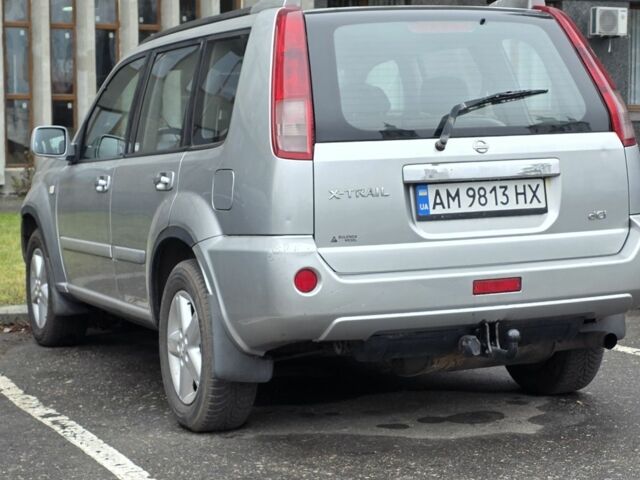 Серый Ниссан ИксТрейл, объемом двигателя 2.2 л и пробегом 260 тыс. км за 4199 $, фото 4 на Automoto.ua