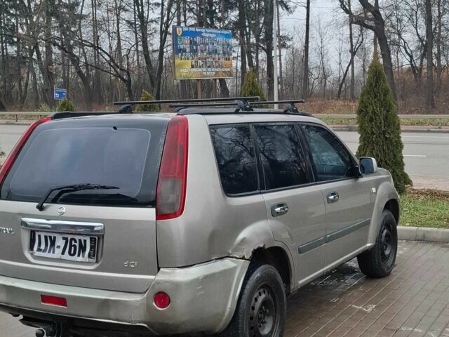 Серый Ниссан ИксТрейл, объемом двигателя 2.2 л и пробегом 327 тыс. км за 3077 $, фото 4 на Automoto.ua