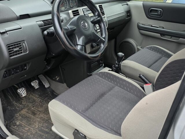 Серый Ниссан ИксТрейл, объемом двигателя 2.2 л и пробегом 260 тыс. км за 4199 $, фото 14 на Automoto.ua