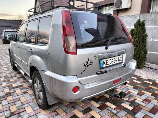 Серый Ниссан ИксТрейл, объемом двигателя 2.2 л и пробегом 309 тыс. км за 3700 $, фото 3 на Automoto.ua