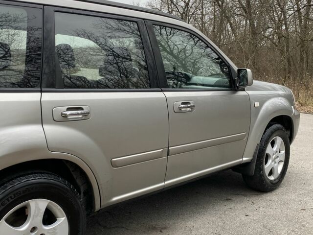 Серый Ниссан ИксТрейл, объемом двигателя 2.2 л и пробегом 290 тыс. км за 3750 $, фото 9 на Automoto.ua