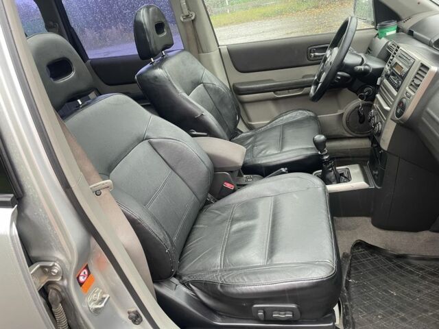 Серый Ниссан ИксТрейл, объемом двигателя 2.2 л и пробегом 287 тыс. км за 4750 $, фото 16 на Automoto.ua