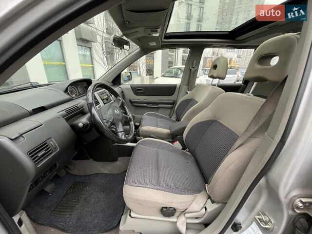 Серый Ниссан ИксТрейл, объемом двигателя 2.2 л и пробегом 299 тыс. км за 3800 $, фото 11 на Automoto.ua