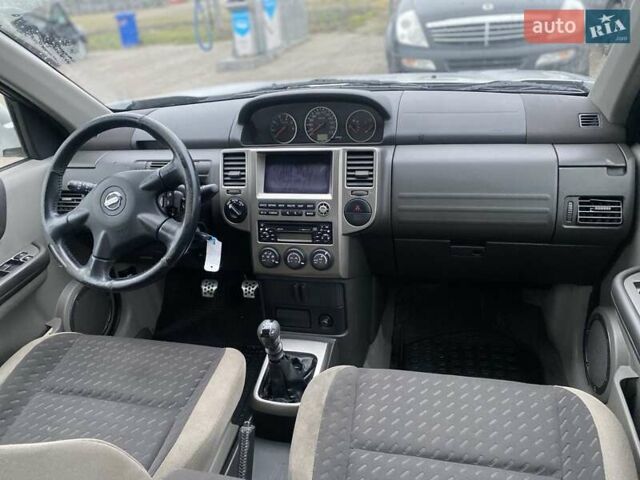 Серый Ниссан ИксТрейл, объемом двигателя 2.2 л и пробегом 272 тыс. км за 4500 $, фото 9 на Automoto.ua